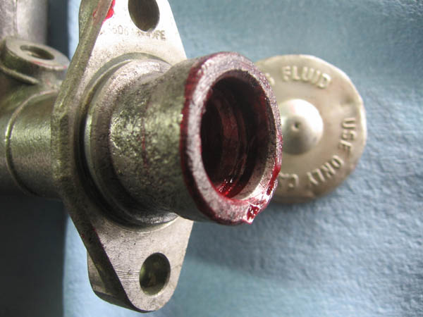 tip rebuild clutch master-cylinder-bore-smeared-with-red-rubber-grease